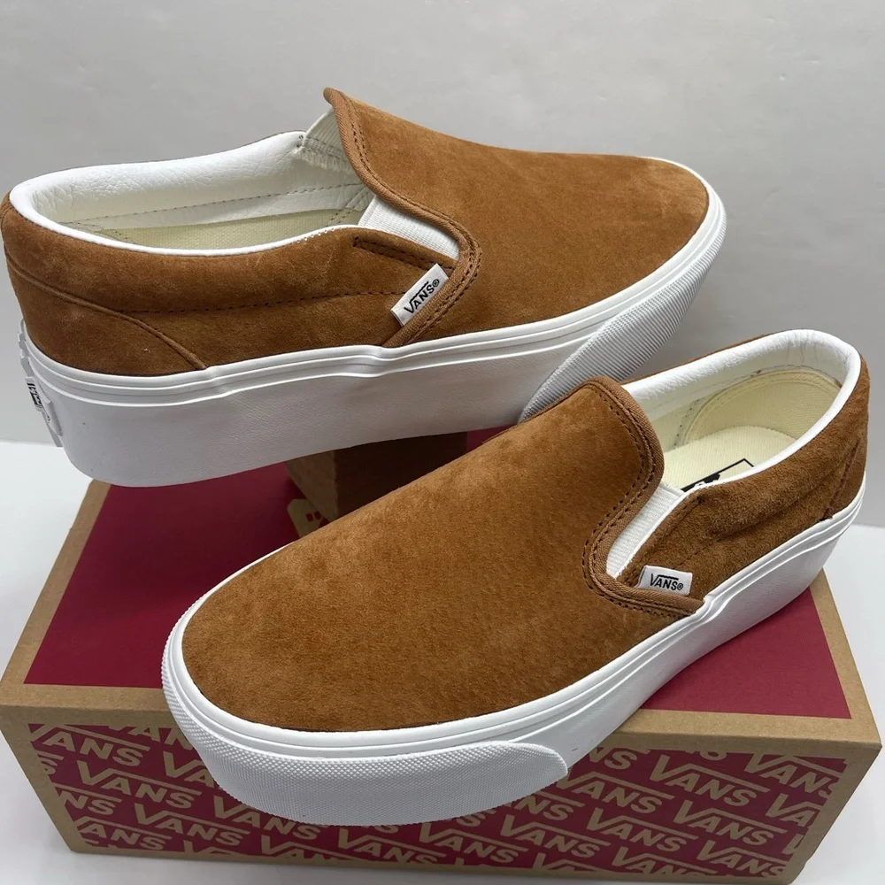 Vans W Classic Slip-On Platform Sneakers 
Stackform
Nubuck Chipmunk
VN000CN1GWT - Picture 11 of 16